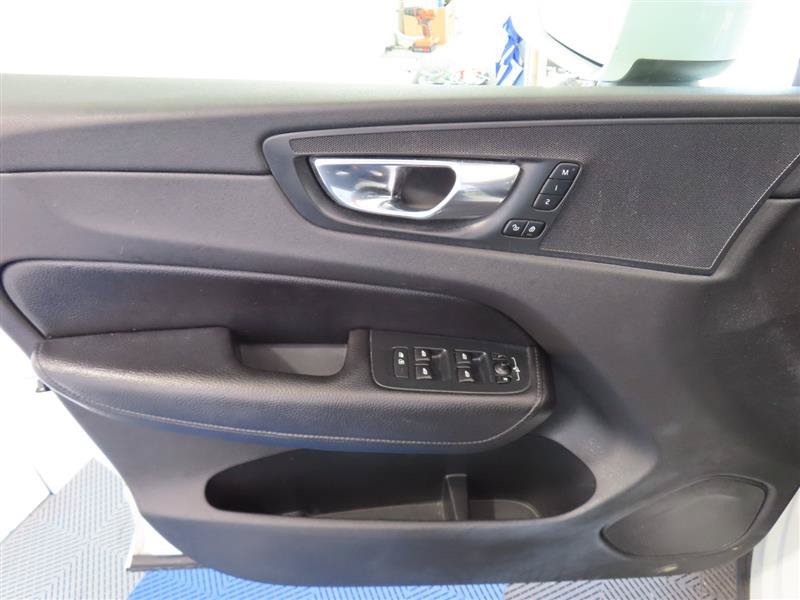 Used 2020 Volvo XC60 T6 Momentum w/ Protection Package Premier AWD/4WD image 16