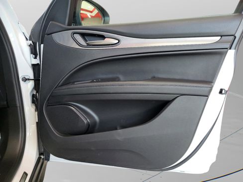 New 2025 Alfa Romeo Stelvio Sprint image 34