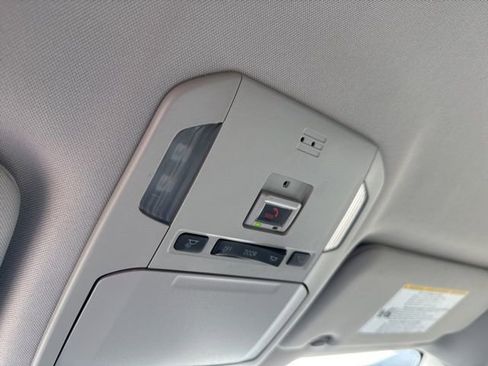 Used 2023 Toyota Highlander LE image 37