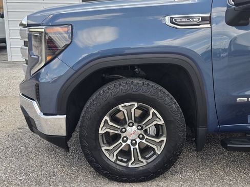 Used 2024 GMC Sierra 1500 SLE w/ X31 Off-Road Package AWD/4WD image 9