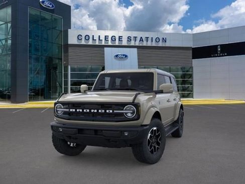 New 2025 Ford Bronco Outer Banks image 2