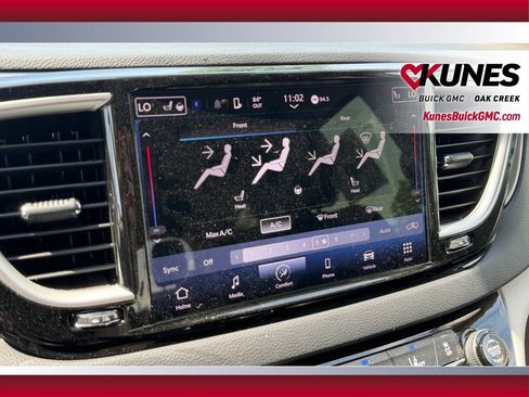 Used 2024 Chrysler Pacifica Touring-L FWD image 27