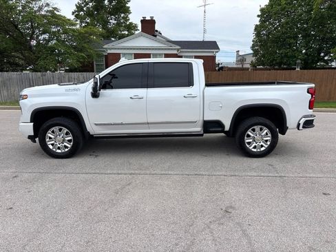Used 2025 Chevrolet Silverado 2500 High Country w/ High Country Premium Package AWD/4WD image 2