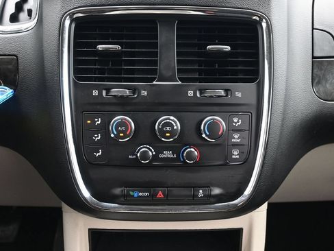 Used 2016 Dodge Grand Caravan SXT FWD image 44