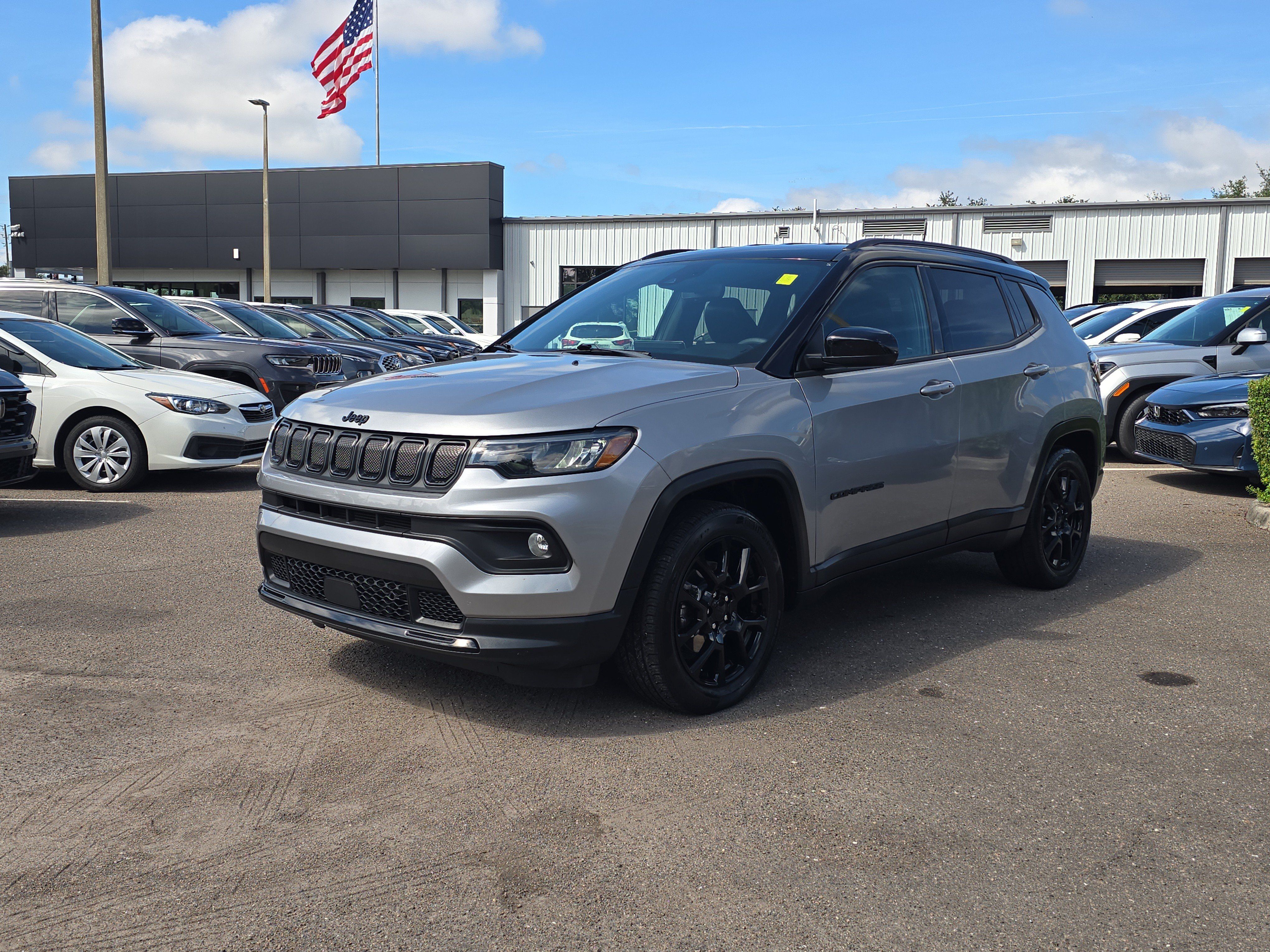 Used 2022 Jeep Compass Latitude FWD image 4