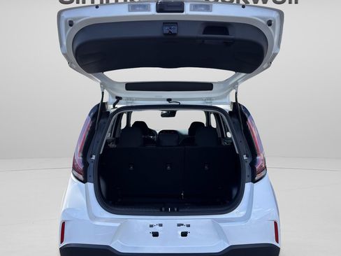 Used 2025 Kia Soul LX w/ LX Technology Package FWD image 8