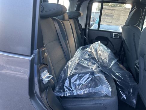 New 2026 Jeep Gladiator Sport AWD/4WD image 28