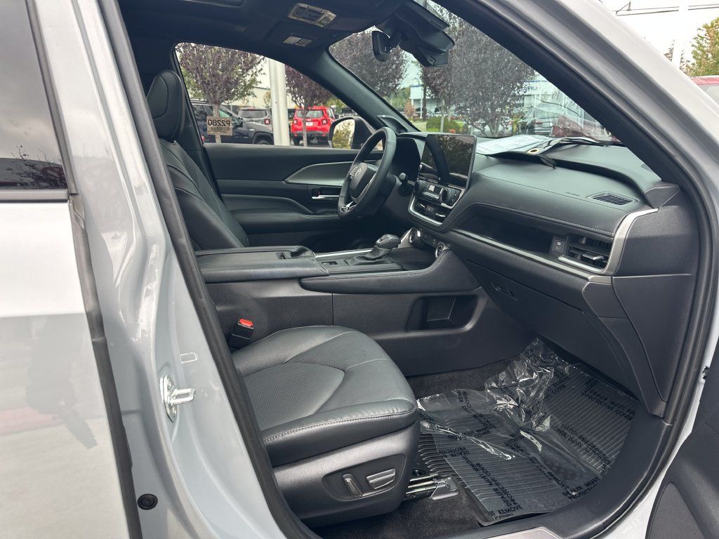 Certified 2025 Toyota Grand Highlander AWD Hybrid image 19