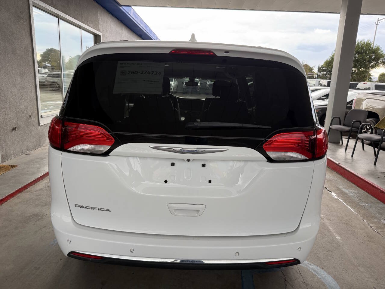 Used 2017 Chrysler Pacifica Touring-L FWD image 7