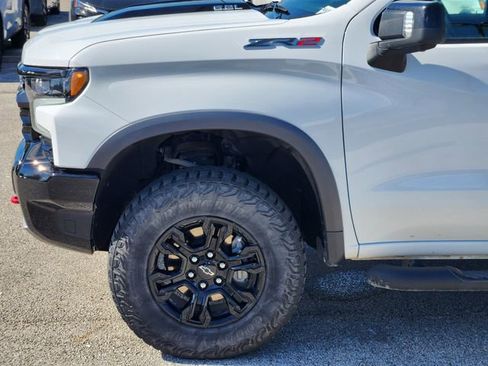 Used 2023 Chevrolet Silverado 1500 ZR2 image 5