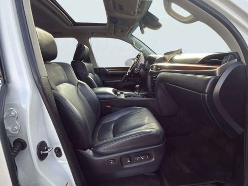 Used 2016 Lexus LX 570 4WD image 18