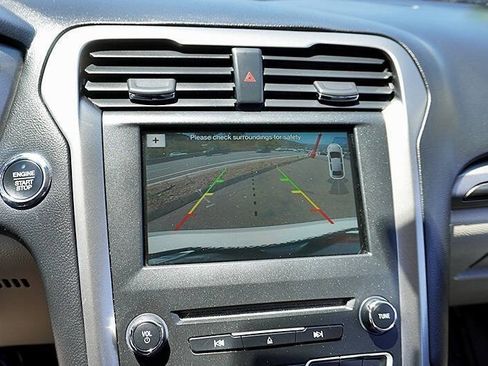 Used 2018 Ford Fusion SE w/ Fusion SE Technology Package FWD image 27