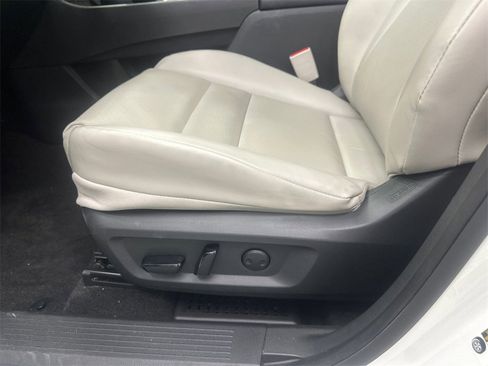 Used 2023 Nissan Rogue SV w/ SV Premium B Package image 10