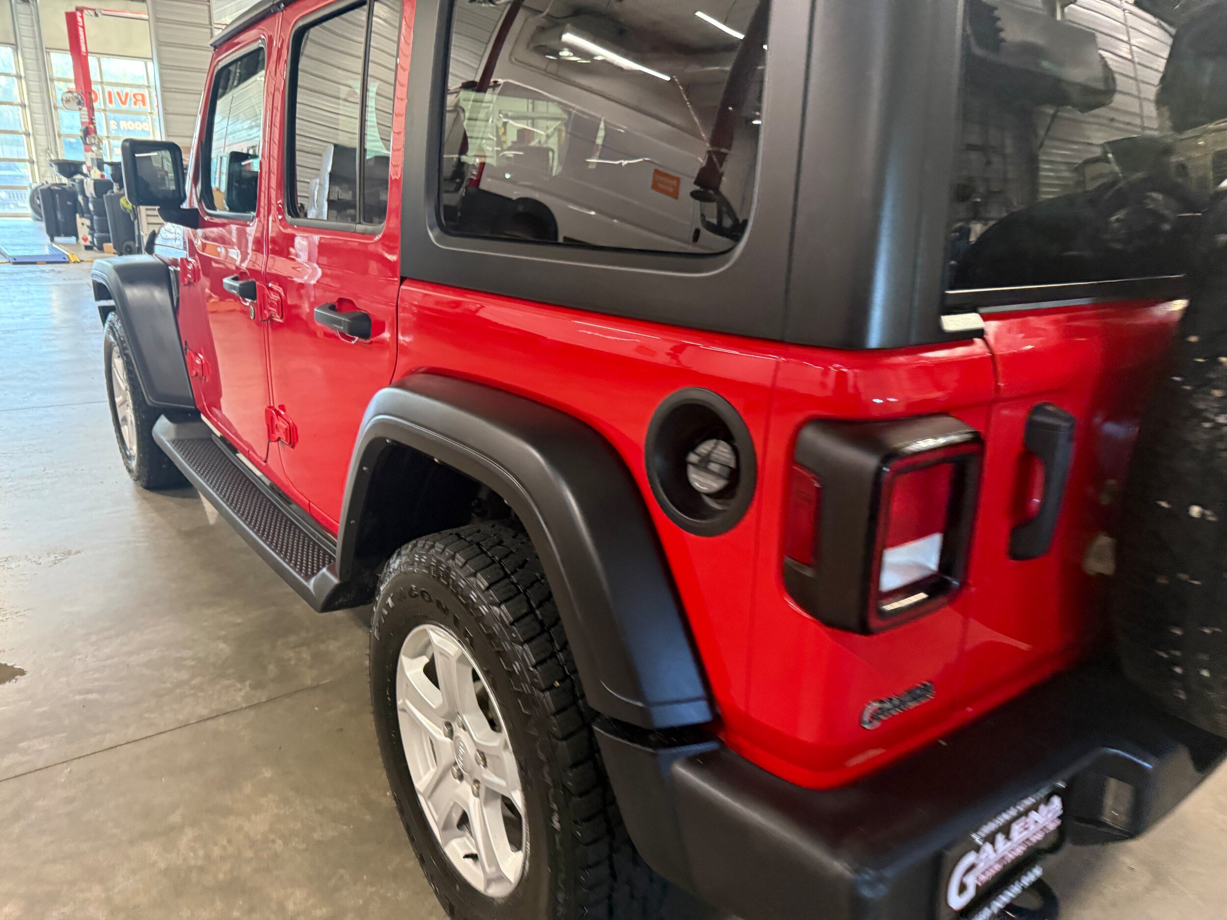 Used 2022 Jeep Wrangler Unlimited Sport w/ Cold Weather Group AWD/4WD image 32