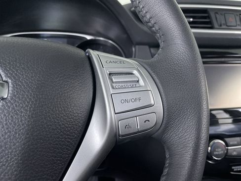 Used 2016 Nissan Rogue SL w/ SL Premium Package image 30