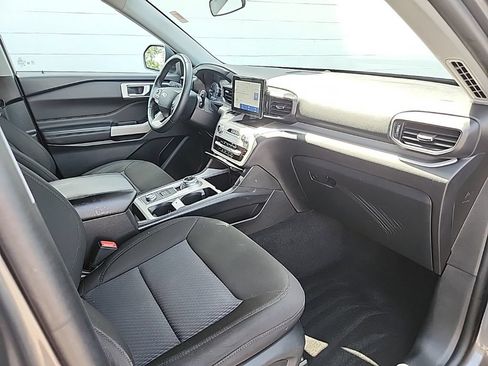 Used 2024 Ford Explorer XLT AWD/4WD image 38