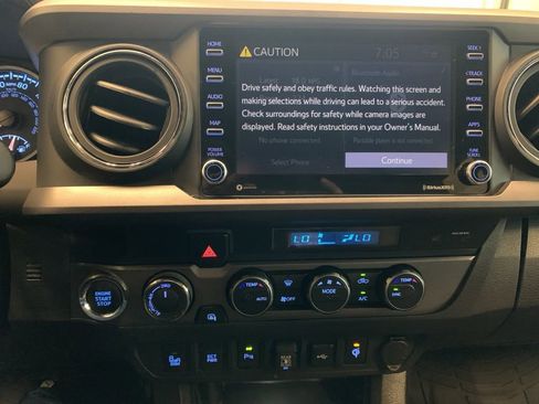 Used 2023 Toyota Tacoma TRD Off-Road w/ Technology Package AWD/4WD image 7