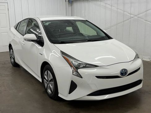 Used 2018 Toyota Prius Three FWD image 1