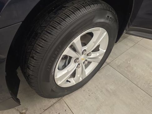 Used 2017 Chevrolet Equinox LS FWD image 33