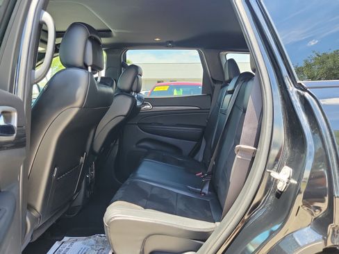 Used 2020 Jeep Grand Cherokee Altitude AWD/4WD image 11