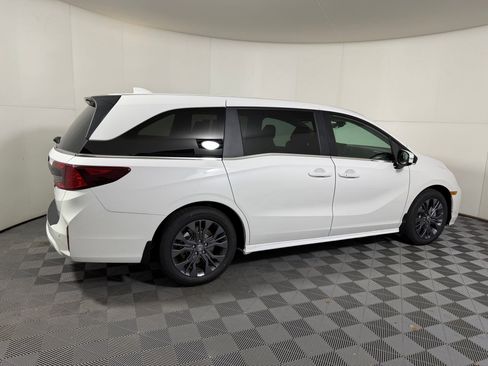 New 2026 Honda Odyssey Touring image 21