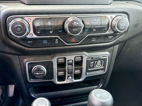 Used 2023 Jeep Wrangler Unlimited w/ Cold Weather Group image 17