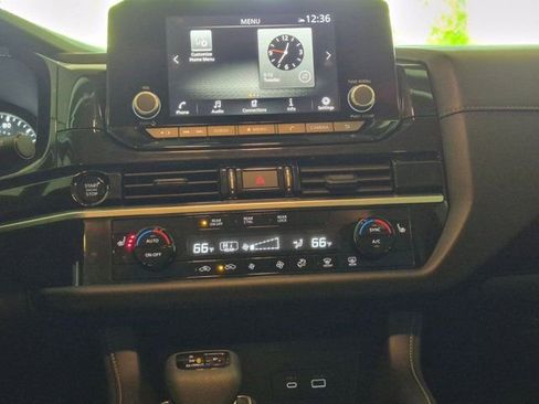 Used 2025 Nissan Pathfinder SV FWD image 15