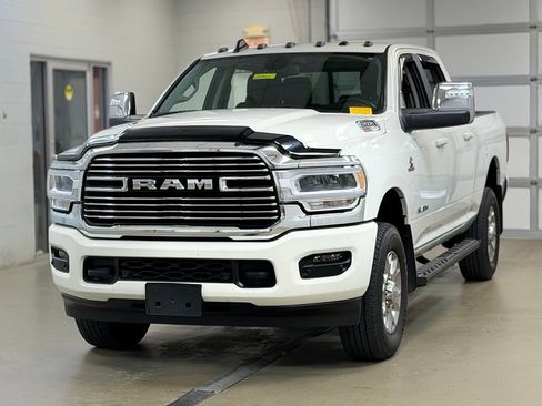 Used 2024 RAM 2500 Laramie AWD/4WD image 3