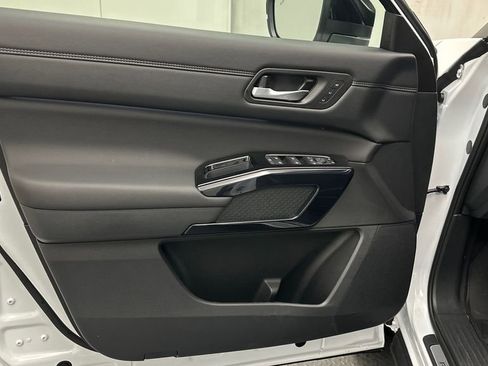 New 2026 Nissan Pathfinder Platinum AWD/4WD image 16