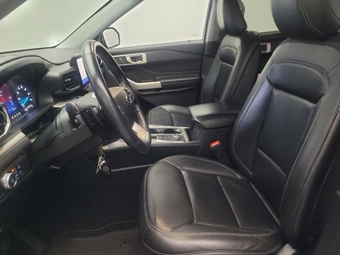 Used 2020 Ford Explorer XLT w/ Equipment Group 202A image 17
