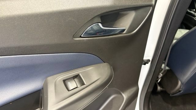 Used 2023 Chevrolet Bolt EUV LT w/ Convenience Package FWD image 16