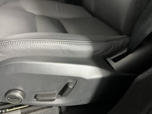 Used 2025 Volvo XC60 B5 Plus image 23