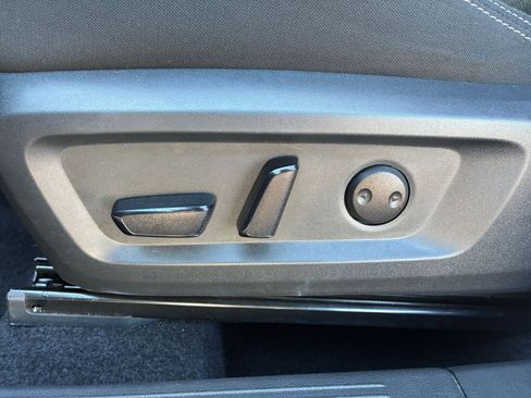 Used 2025 Nissan Rogue SV image 22