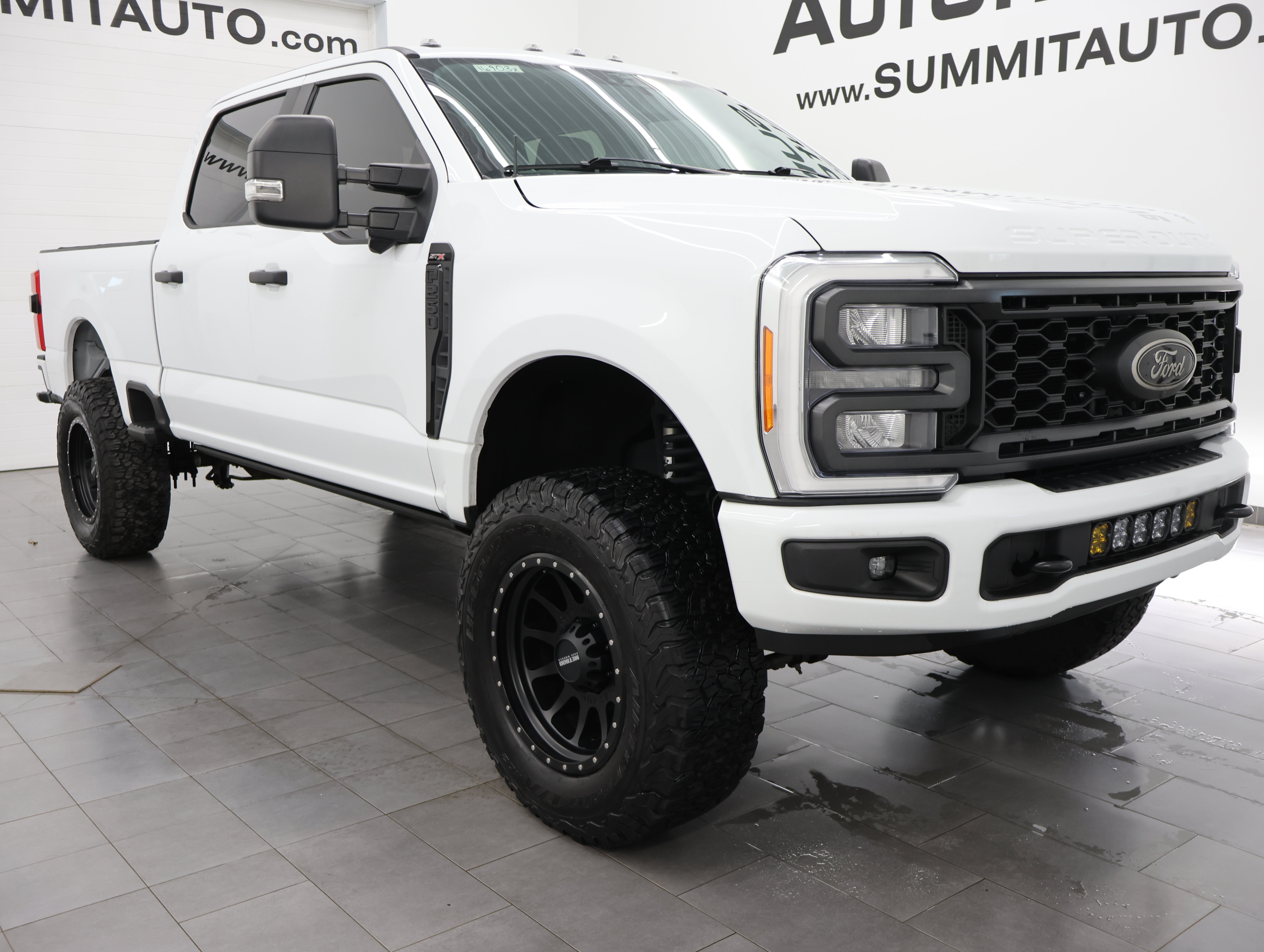 Used 2023 Ford F250 XL w/ STX Appearance Package AWD/4WD image 2