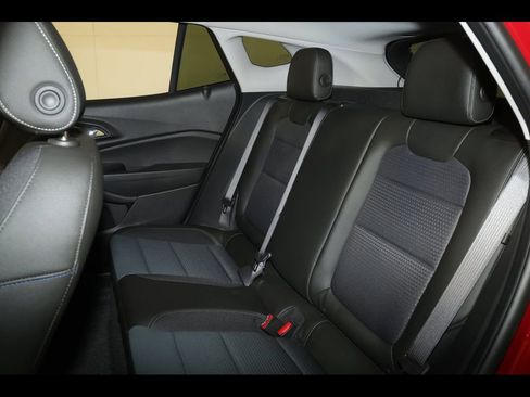 New 2026 Chevrolet Trax LT w/ Driver Confidence Package FWD image 20