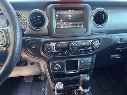 Used 2022 Jeep Wrangler Sport AWD/4WD image 24