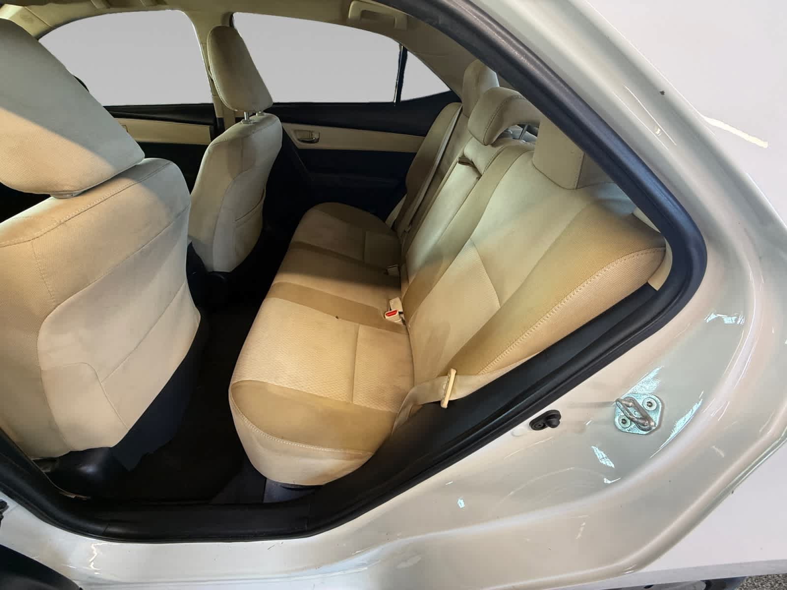 Used 2017 Toyota Corolla LE w/ Carpet Mat Package (TMS) FWD image 22