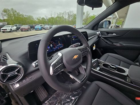 New 2025 Chevrolet Equinox LT w/ Convenience Package II image 10