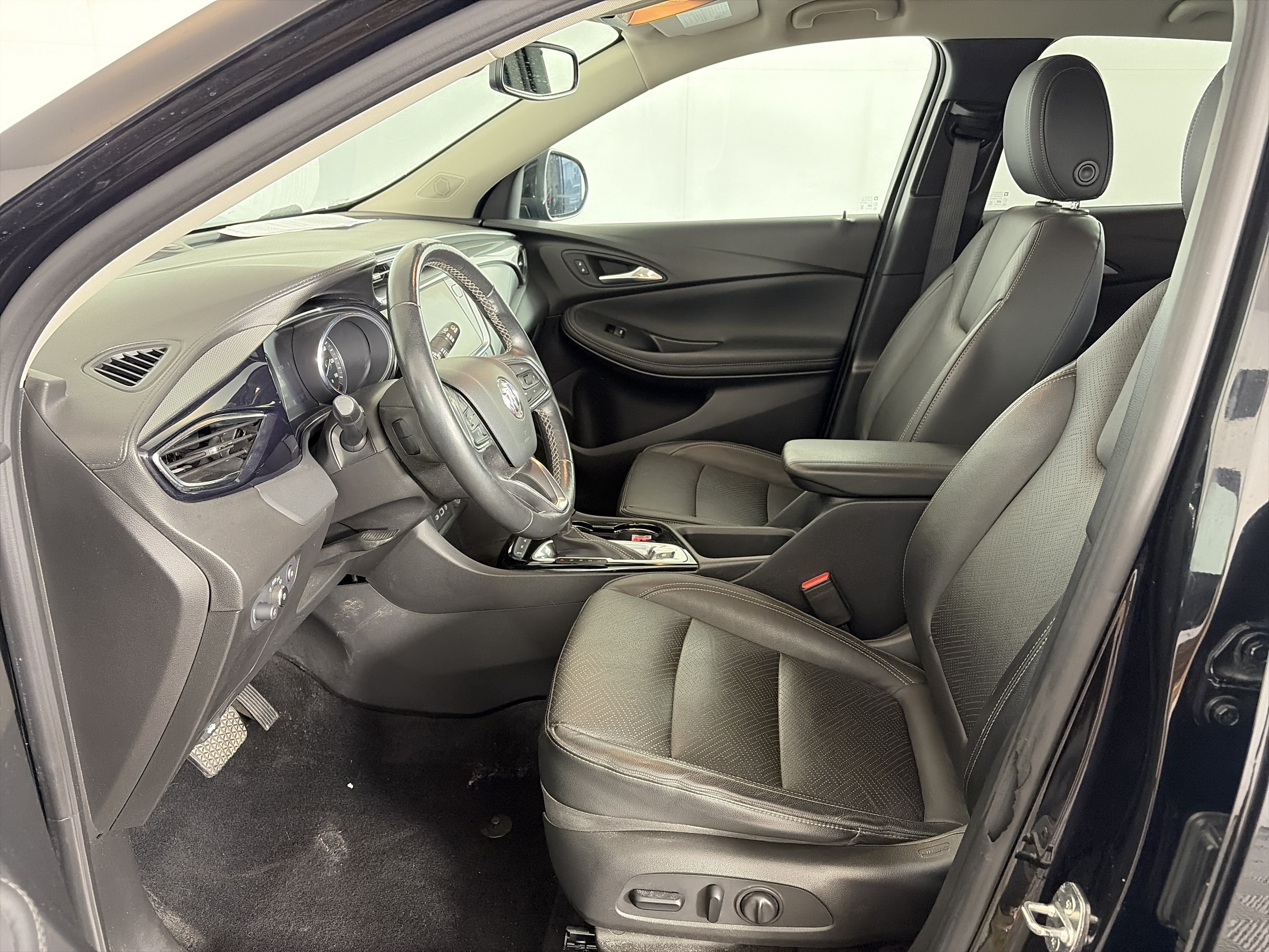 Certified 2021 Buick Encore GX Essence w/ Sport Touring Package AWD/4WD image 6