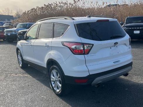 Certified 2018 Ford Escape SE image 4