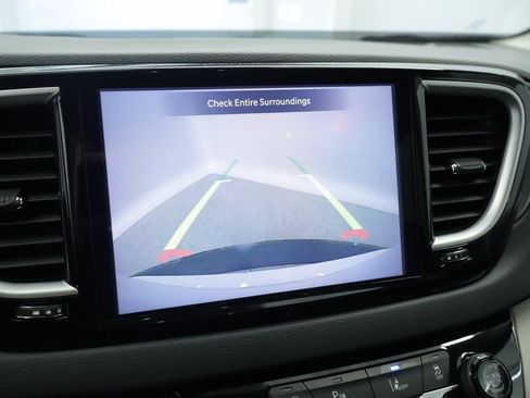 Certified 2023 Chrysler Pacifica Touring-L FWD image 34