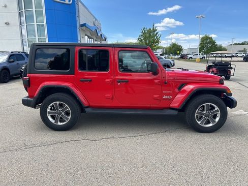 Used 2021 Jeep Wrangler Unlimited Sahara AWD/4WD image 2