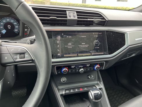 Used 2025 Audi Q3 2.0T Premium image 32