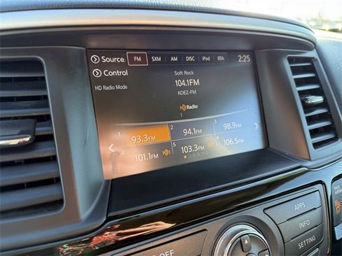 Used 2019 Nissan Pathfinder S image 22