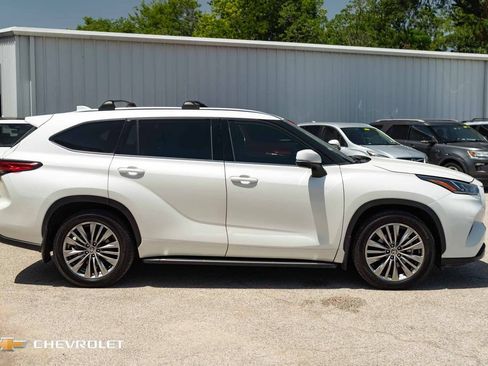 Used 2020 Toyota Highlander Platinum AWD/4WD image 4