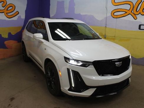 Used 2024 Cadillac XT6 Sport w/ LPO, ONYX Package AWD/4WD image 2