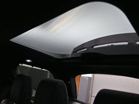 New 2025 Land Rover Discovery S AWD/4WD image 31