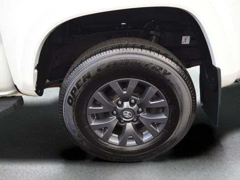 Used 2023 Toyota Tacoma SR5 AWD/4WD image 8
