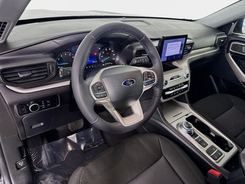 Used 2023 Ford Explorer XLT image 10