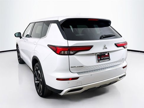 Used 2024 Mitsubishi Outlander SE image 15